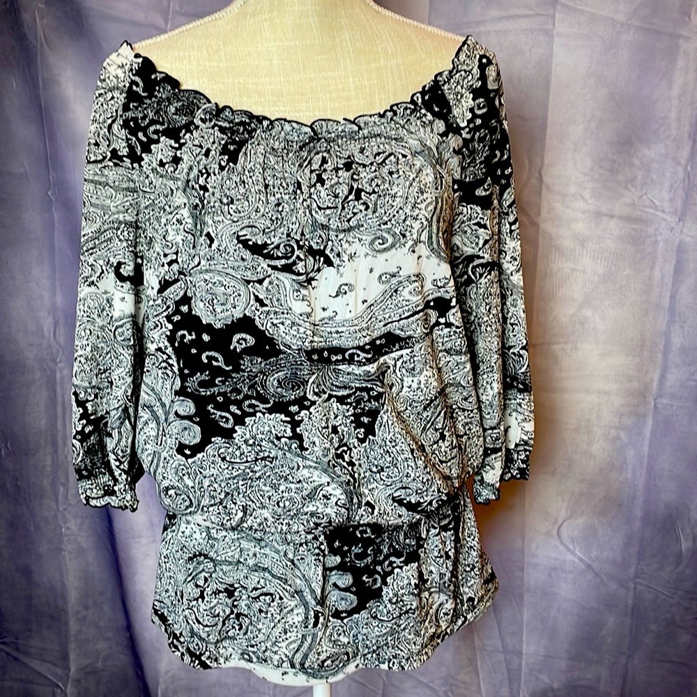 STYLE & COMPANY OFF SHOULDER BLACK/WHITE PEASANT BLOUSE SIZED M